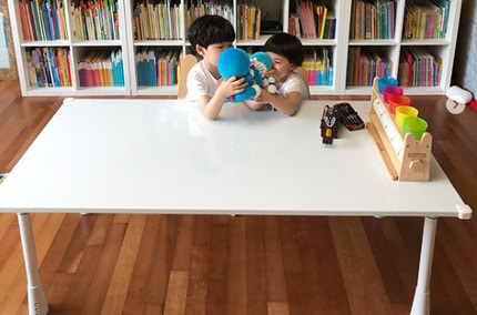 유아책상 토끼네집 널찍한 상판 사이즈, 자유자재로 활용 할 수 있는 유아책상